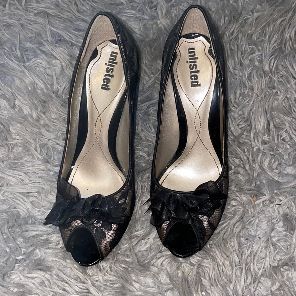 Black and champagne Lace Pumps